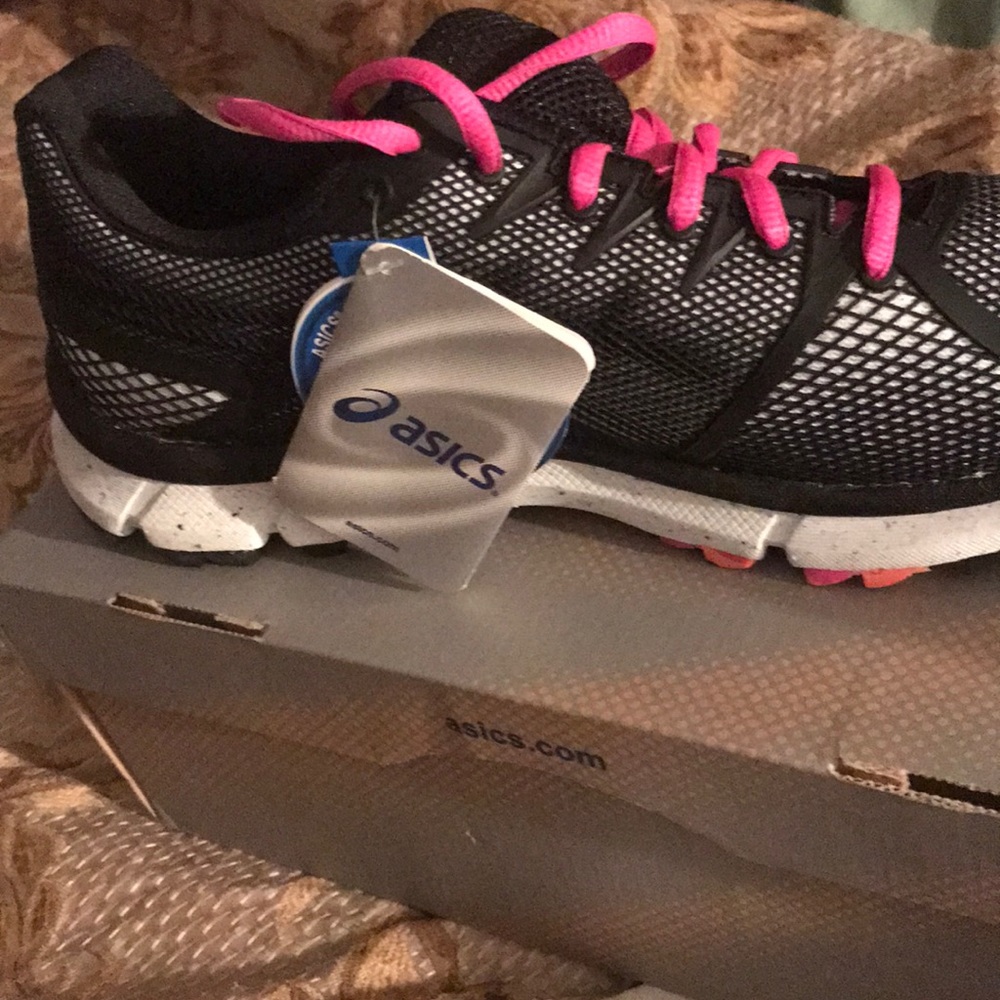 Shoes - Picture 3 of 7